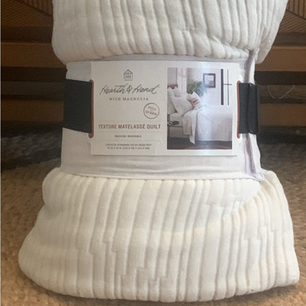 White Matelassé Quilt